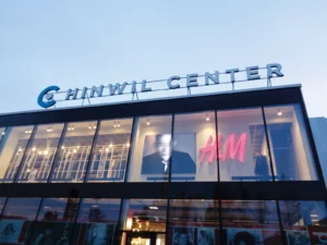 Litex AG: Hinwil-Center GU-Projekte Leuchtschrift