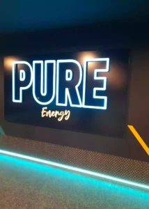 Puregym_Showcase_Leuchtschrift